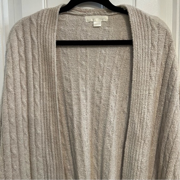 Barefoot Dreams Cream Colored CozyChic Lite Cable Shrug. Size S/M. - Picture 5 of 13